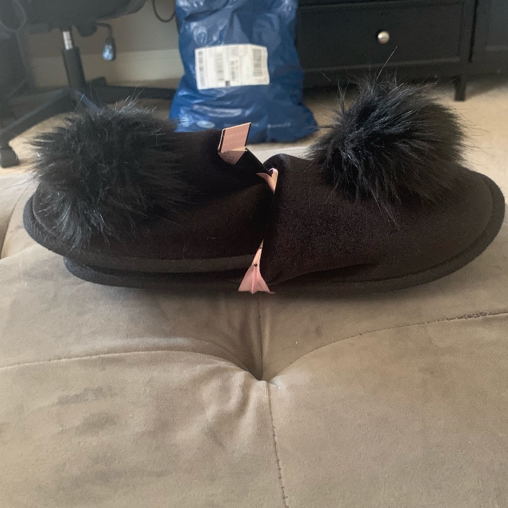 Brand new Victoria Secret Slippers🥿